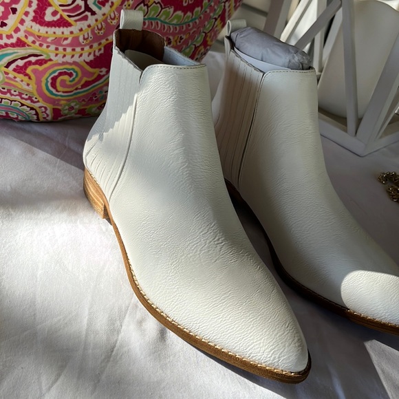 Ankle booties  White. New. - Picture 5 of 14